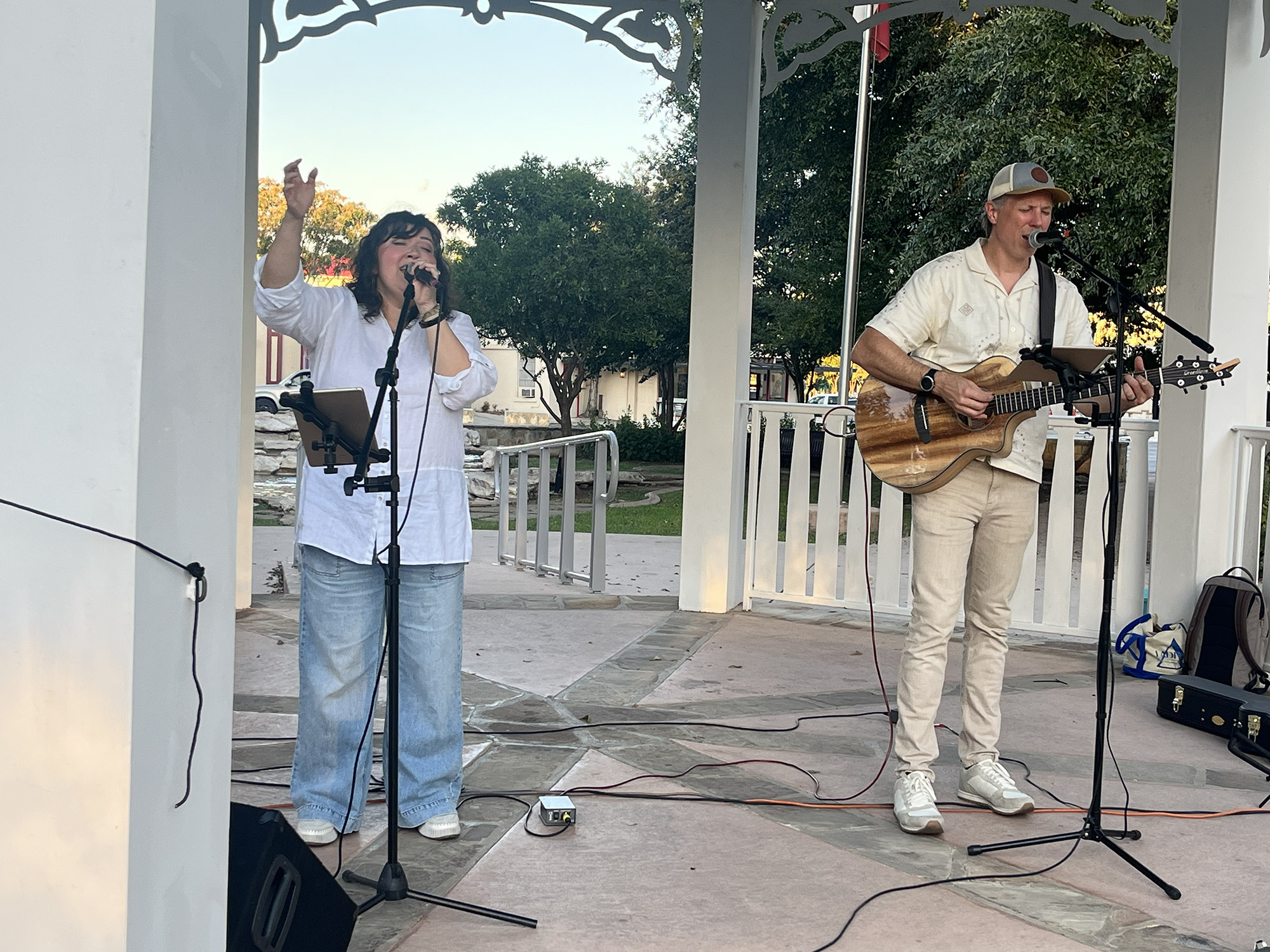 Glory to God in songs of praise