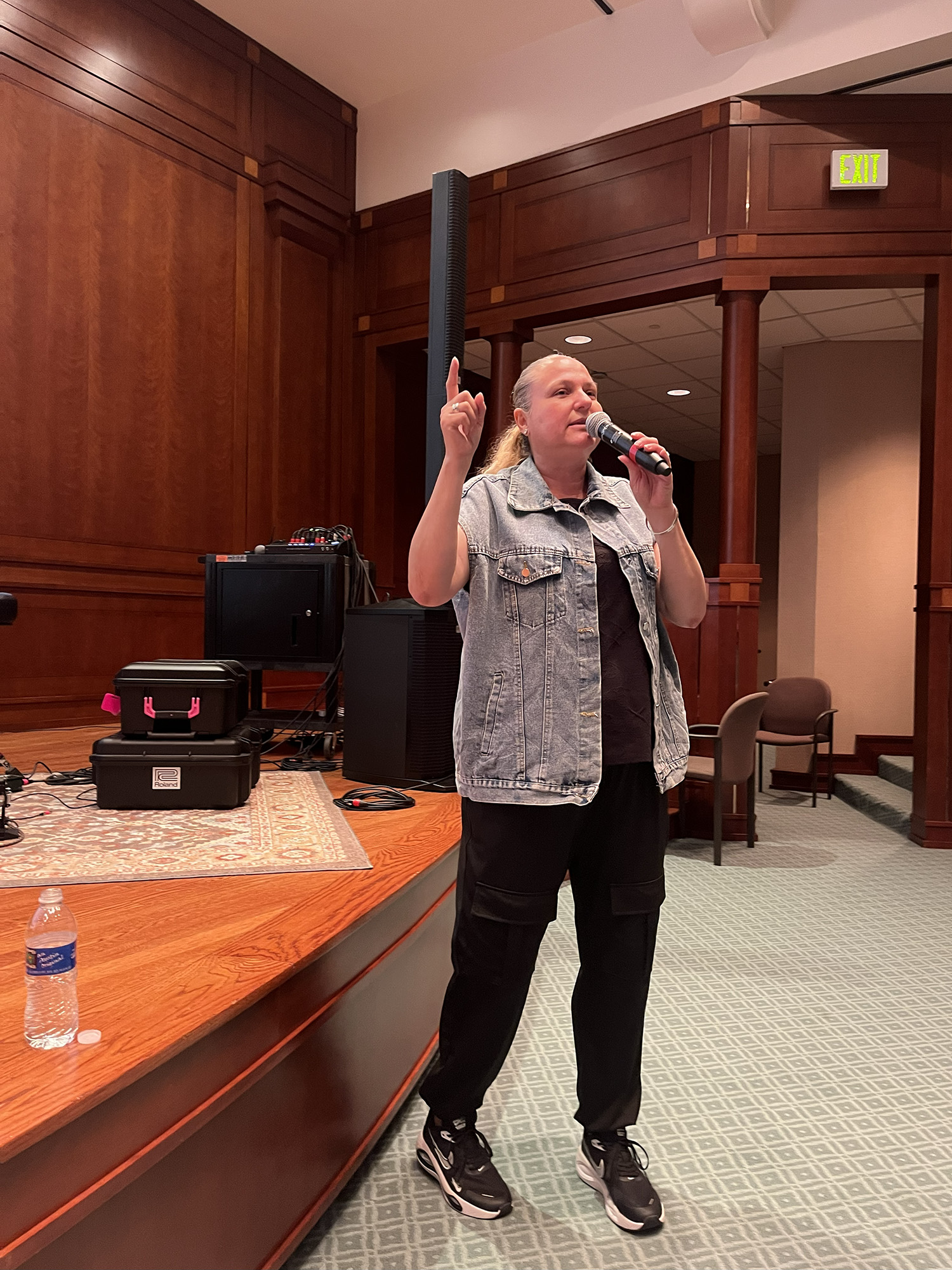 Sandra Rivers gives glory to the King