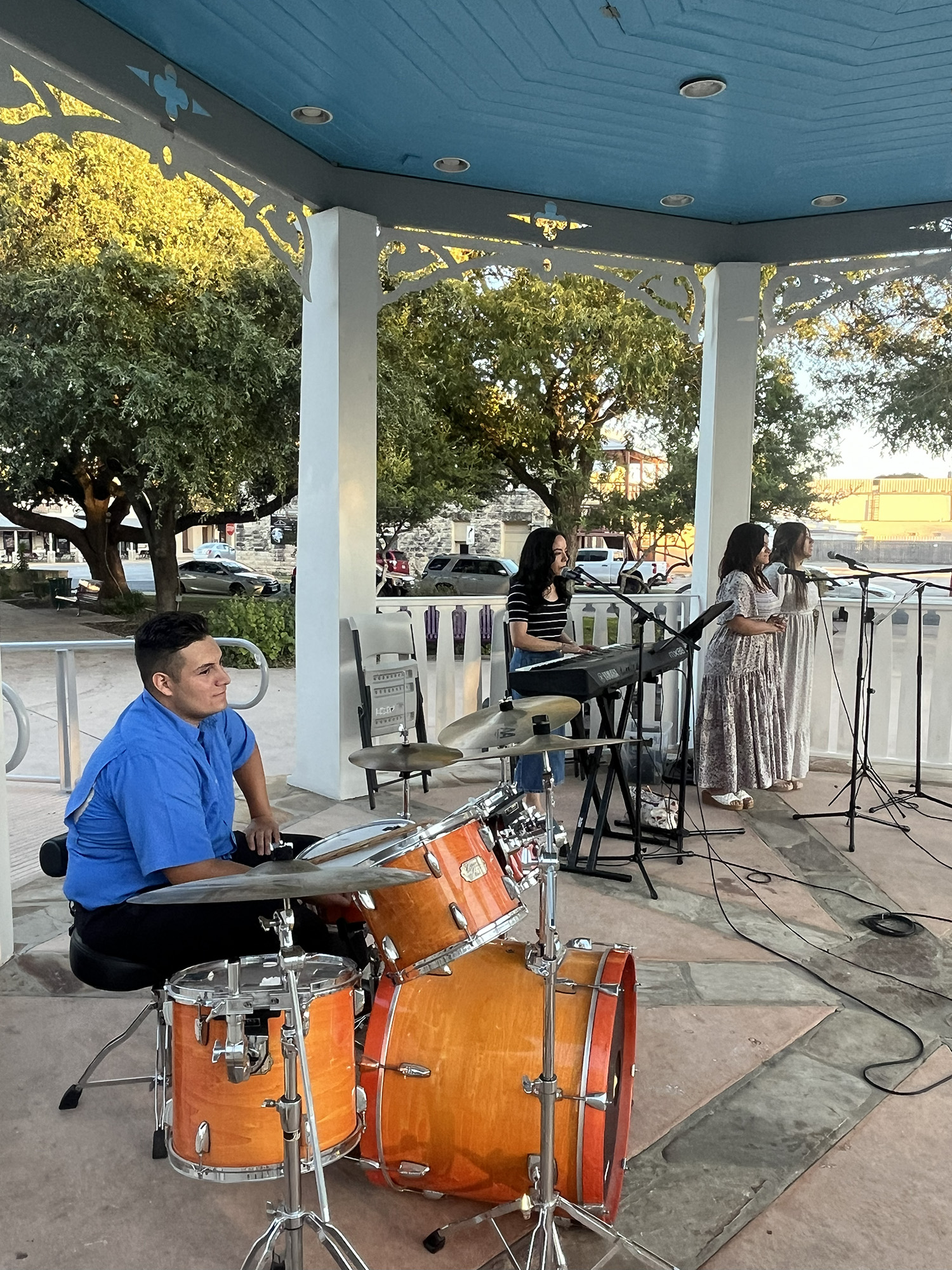 The worship team from Iglesia Nuevo Renacer lead in song