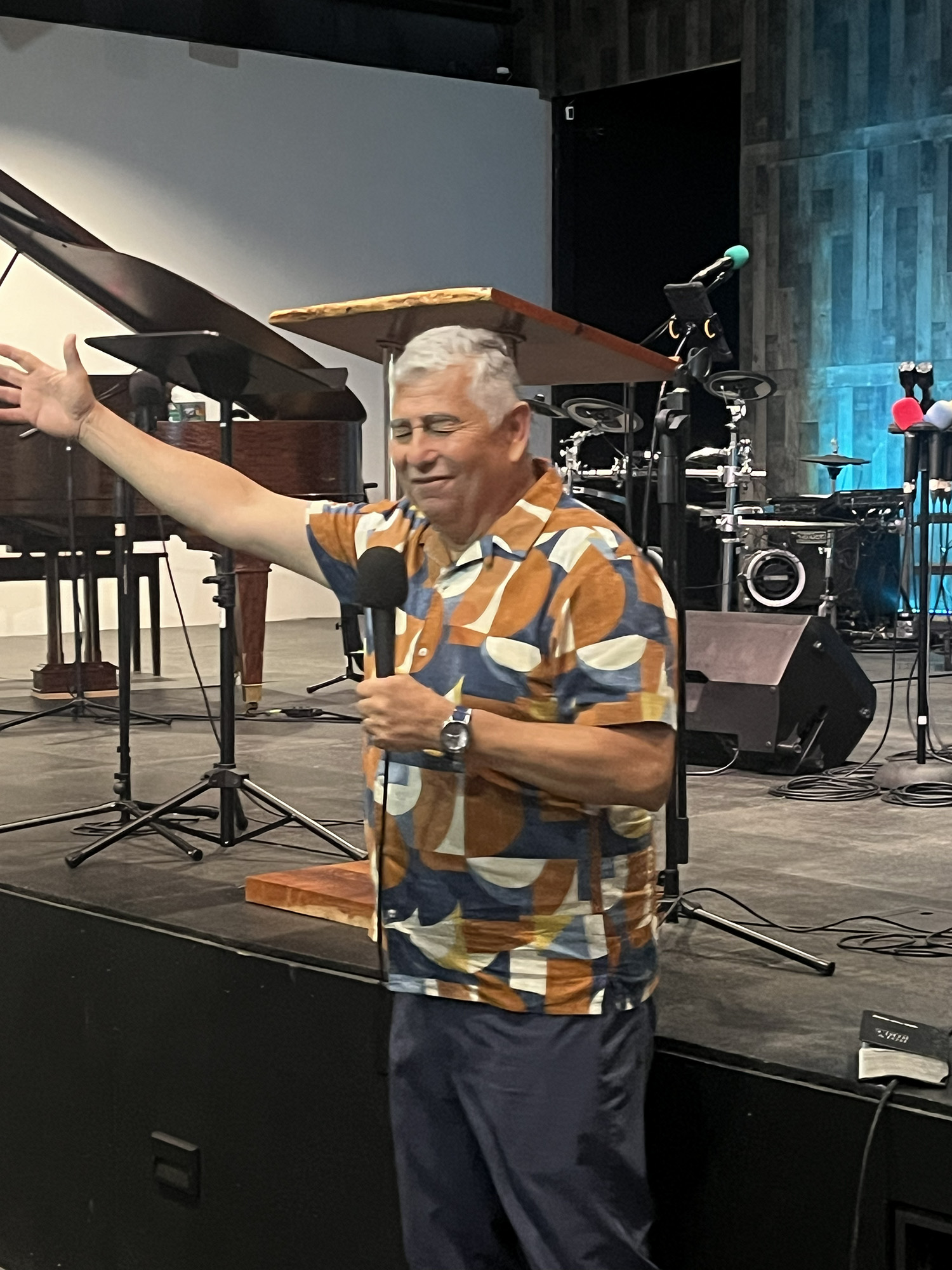 Pastor Ruben Mendez prays for God's presence