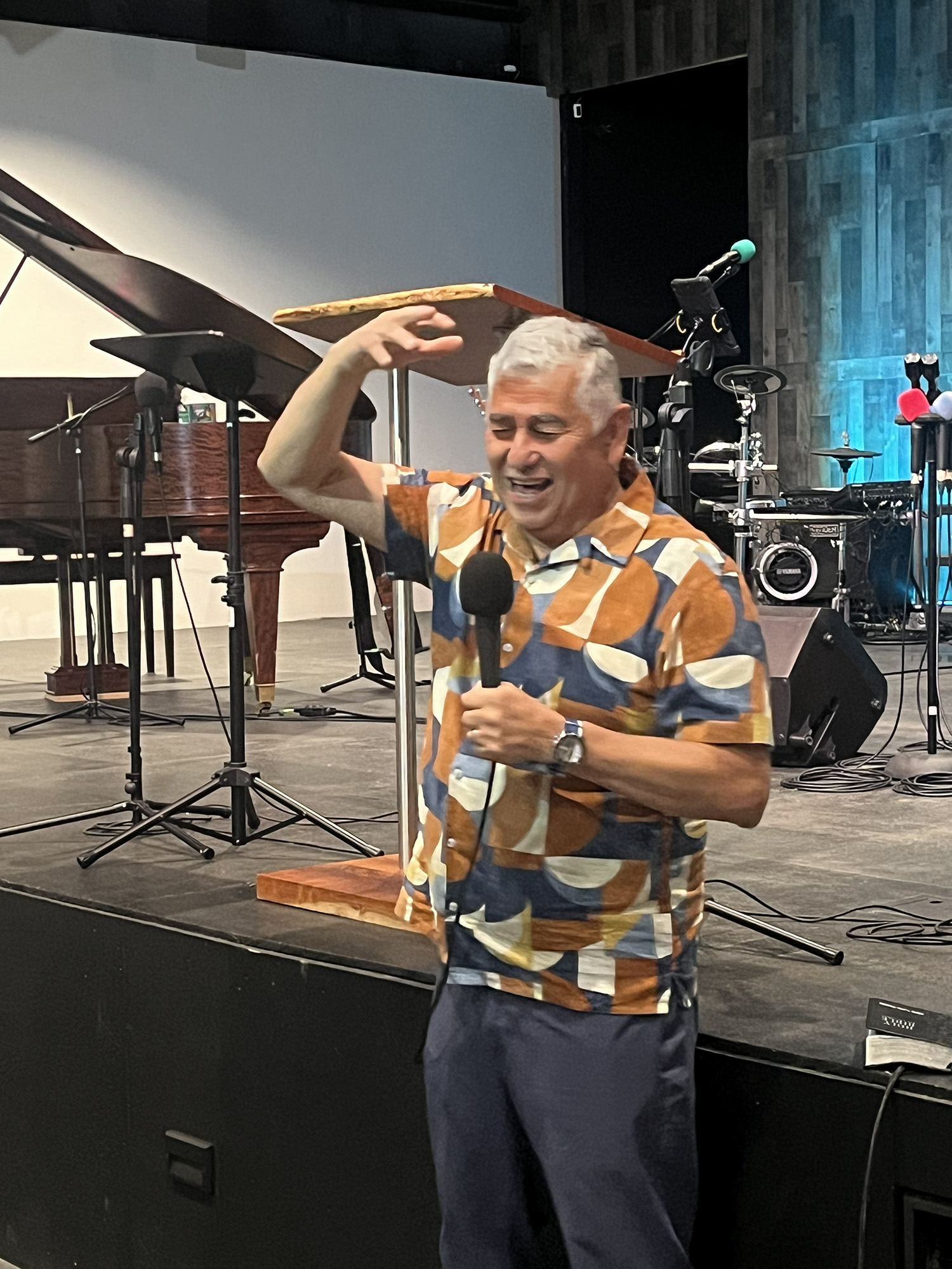 Pastor Ruben calls on God for blessing