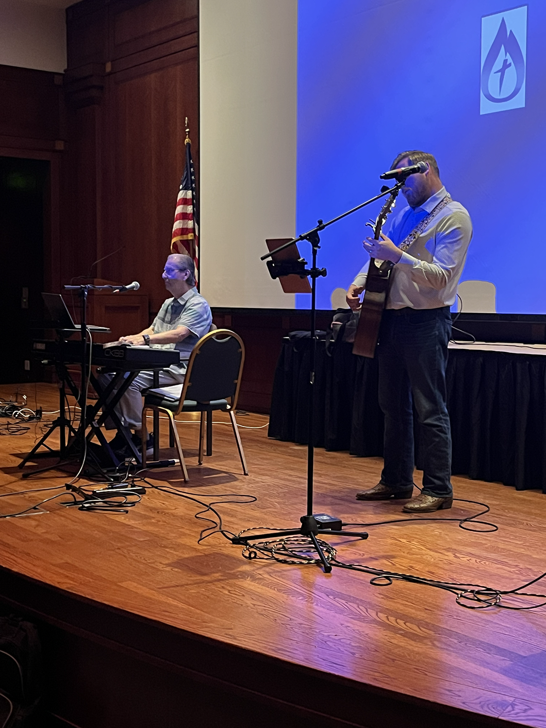 Our worhsip team, Ruben and Zach, sustain a tone of praise throughout